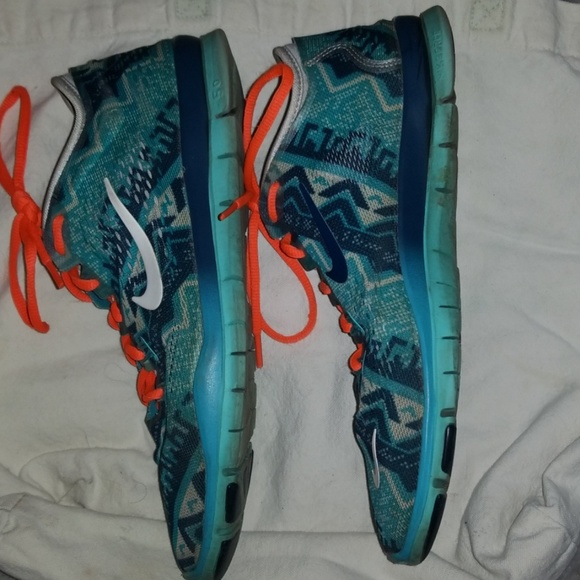 ⭕ SOLD ⭕ Nike Sneakers - Picture 4 of 7